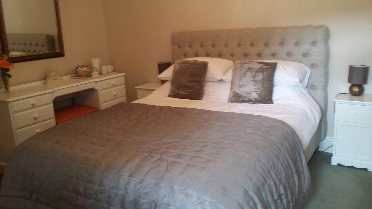 The Draen Bed And Breakfast Brecon Bagian luar foto
